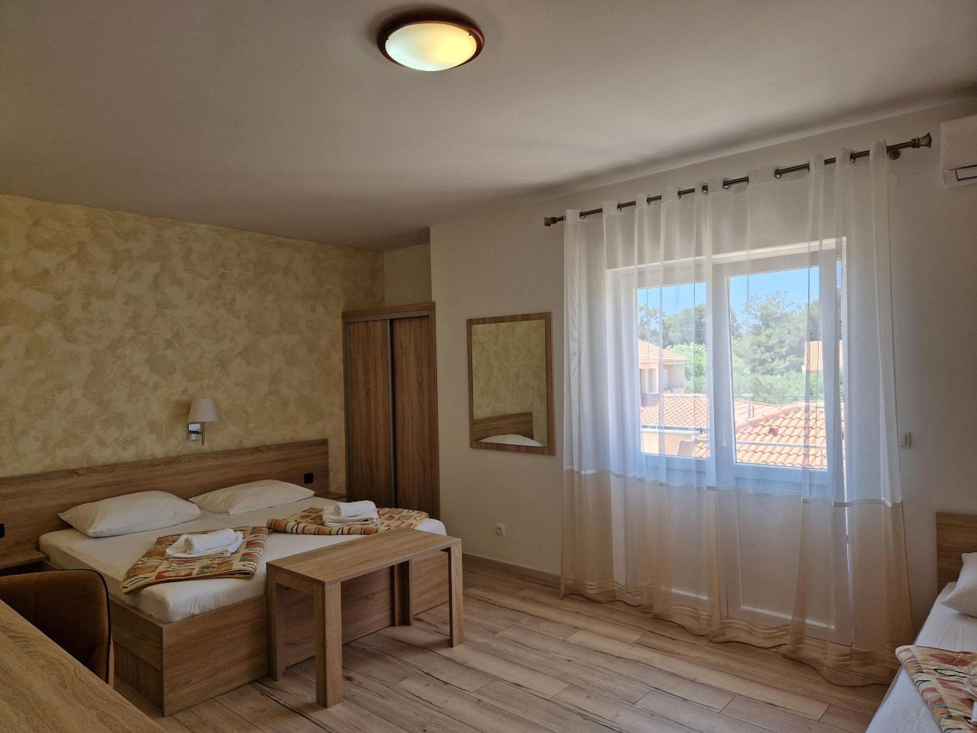Apartment And Rooms Amenka Novalja Bagian luar foto