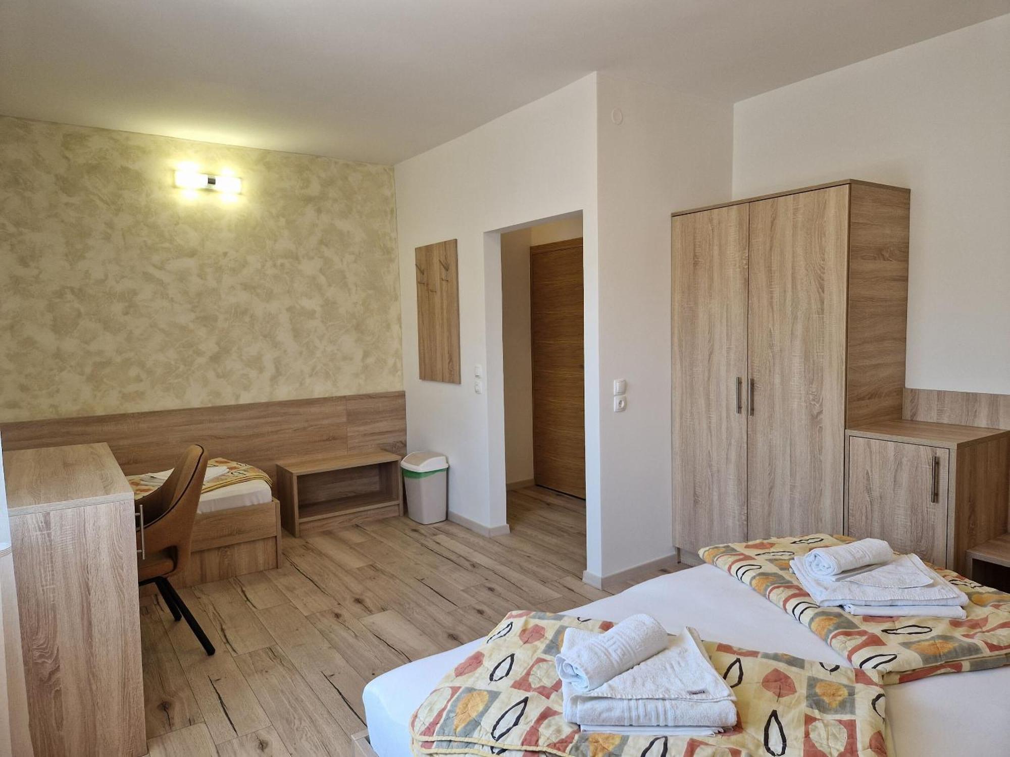Apartment And Rooms Amenka Novalja Bagian luar foto